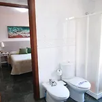 Gonzalez Sea Views 住宿加早餐酒店 Radazul