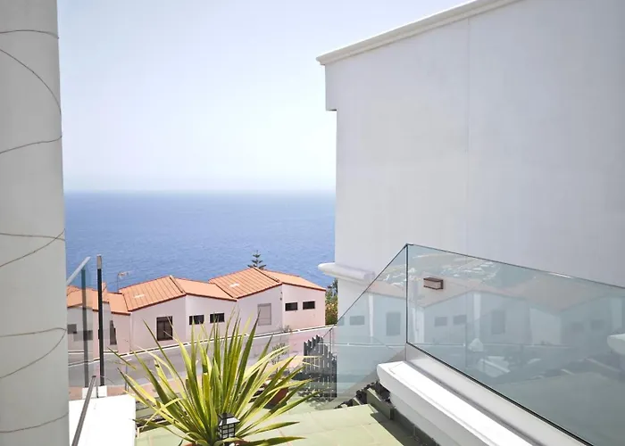Gonzalez Sea Views Bed & Breakfast 4*